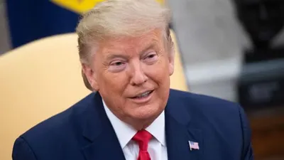 Presiden AS Donald Trump berbicara selama pertemuan dengan Perdana Menteri Yunani Kyriakos Mitsotakis di Kantor Oval Gedung Putih di Washington, DC, Selasa (7/1/2020). (AFP/Getty Images)