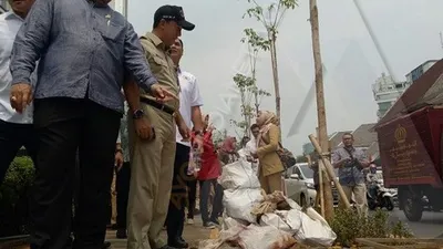 Peninjauan Bina Marga dan Komisi D DPRD DKI Jakarta di kawasan Cikini, Jakarta Pusat/Ayojakarta.com -- Aprilia Rahapit