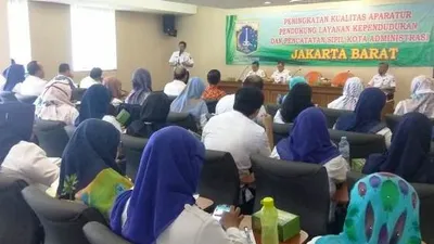 Sosialisasi peningkatan kualitas aparatur layanan dukcapil di Kantor Wali Kota Jakbar/barat.jakarta.go.id