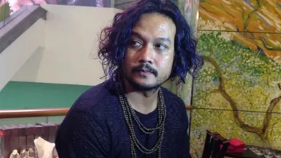 Dwi Sasono diabadikan usai konferensi pers film Kartini di Plaza Indonesia, Jakarta Pusat, Rabu (5/4/2017).(Kompas.com/Andi Muttya Keteng)