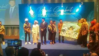 Suasana serah terima jabatan dari Menteri KKP terdahulu, Susi Pudjiastuti kepada Menteri KKP 2019-2024, Edhy Prabowo di Jakarta, Rabu (23/1`0/2019)/Ayojakarta.com