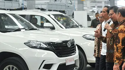 Presiden Jokowi bersama para menteri meresmikan pabrik sekaligus meluncurkan mobil Esemka di Boyolali/Setkab.go.id