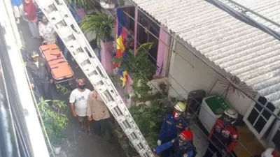 Petugas damkar evakuasi ibu hamil /Suara.com