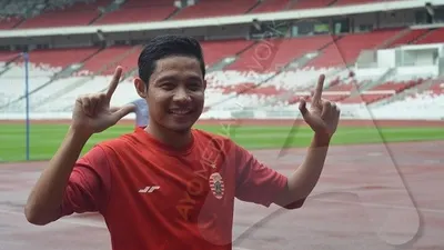 Evan Dimas Darmono saat mengikuti sesi latihan Persija Jakarta di Stadion Utama Gelora Bung Karno (SUGBK), Senayan, Jakarta Pusat, Jumat (7/2/2020). (Ayojakarta.com/Hendy Dinata)