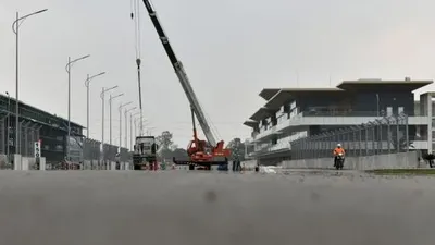 Proses konstruksi sirkuit jalan raya Hanoi yang menjadi lokasi balapan Formula 1 (F1) GP Vietnam 2020 masih dalam tahap pembangunan. Sebagai ilustrasi balap F1 2020 [AFP/Manan Vatsyayana]