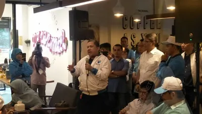 Inisiator Partai Gelombang Rakyat (Gelora), Fahri Hamzah (tengah)/Ayojakarta.com- Aprilia Rahapit