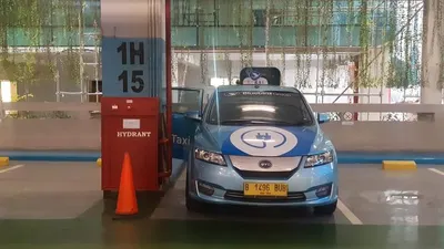 Fasilitas charging station untuk taksi listrik milik Blue Bird di Terminal 3 Bandara Soetta/Humas AP II