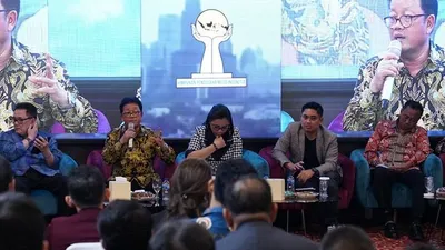 Ketua Komisi VII DPR Sugeng Suparwoto (kedua kiri) berbicara dalam acara Himpunan Pengusaha Muda Indonesia (HIPMI) Policy Discussion, Jakarta, Jumat lalu (Media Hipmi)