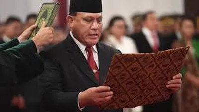 Ketua KPK, Firli Bahuri saat diambil sumpah di Istana Negara, Jakarta, Jumat (20/12/2019) (Antara Foto/Akbar Nugroho Gumay)