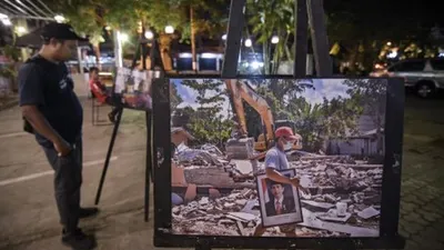 Ilustrasi--Pengunjung melihat pameran foto tentang bencana gempa bumi Lombok di Cafe Delima di Mataram, NTB, Senin (5/8/2019). Pameran foto yang menampilkan 80 karya tersebut bertajuk �Refleksi Setahun Gempa Lombok� sebagai refleksi atas setahun bencana gempa bumi di Lombok yang merenggut lebih dari 500 jiwa pada 5 Agustus 2018. ANTARA FOTO/Ahmad Subaidi/aww.