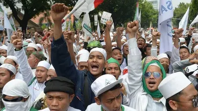 Usai dibubarkan, Polri menerbitkan Maklumat Nomor Mak/1/I/2020 tertanggal 1 Januari 2021 yang semeskinya tak menghalangi kerj ajurnalistik/ Suara.com