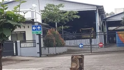 Sebuah garasi bus di Boyolali yang diduga berkaitan dengan kasus korupsi Asabri. [dok MAKI]