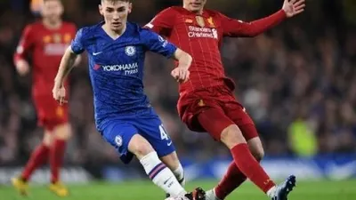 Gelandang muda Chelsea, Billy Gilmour, dalam pertandingan melawan Liverpool. (Daniel Leal-Olivas/AFP).