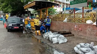 700 Karung dari Gerebek Lumpur Kedoya Utara/wuri setyaningsih/beritajakarta.id