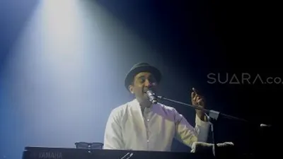 Penyanyi Glenn Fredly tampil saat rilis album barunya berjudul 