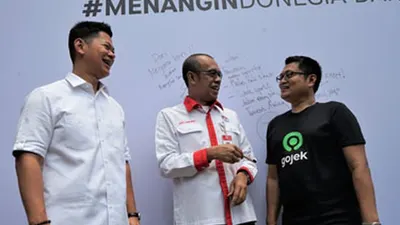(kiri-kanan) President National Olympic Committee of Indonesia (NOC) Raja Sapta Oktohari, Sekretaris Kementerian Pemuda dan Olahraga Gatot S. Dewa Broto dan Group Chief Marketing Officer Gojek Ainul Yaqin. Dok Gojek