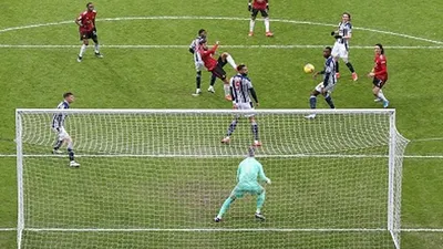 Proses gol penyama kedudukan Manchester United yang dicetak Bruno Fernandes ke gawang West Bromiwch. (Twitter MU)
