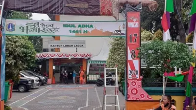 Unik, ada ornamen golok yang menjadi simbol perlawanan pada Corona di Kelurahan Lagoa Koja, Jakarta Utara untuk menyambut momen 17an. (Pemerintahan Kota Administrasi Jakarta Utara)
