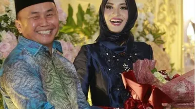 Gubernur Kalimantan Tengah Sugianto Sabran  bersama istrinya Yulistra Ivo Azhari. Instagram: @sekretariat.daerah.kalteng