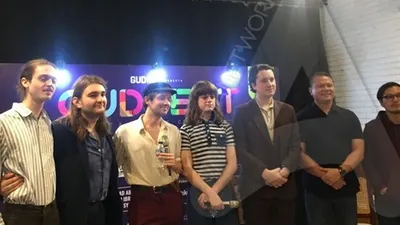 Grup musik Fur bersama CEO GUDlive Rully MP dan Project Director GUDlive Bimo Nugraha dalam jumpa pers penyelenggaraan Gudfest 2019/Ayojakarta.com-Istihanah Soejoethi