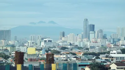 Gunung Salak terlihat dari Jakarta (Twitter @chockysihombing)