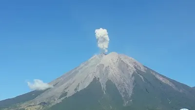 [ilustrasi] Gunung Semeru di Jatim. (dok)