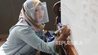 ilustrasi guru mengajar/ Repblika