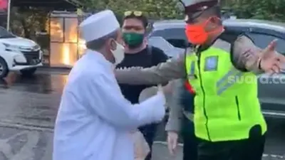 Habib Umar Assegaf Bangil saat Langgar PSBB Surabaya. (tanggapan layar Suara.com)