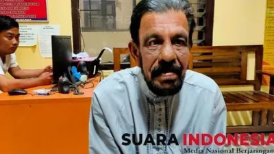 Abdul Aziz, warga Dusun Ponjen Kidul, Kampung Baru, Kecamatan Kencong, Kabupaten Jember, Jawa Timur, pria yang mengaku sebagai habib saat diamankan di Polsek Kencong Jembser, Kamis (21/05/2020) (dok SuaraIndonesia)