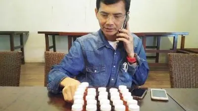 Hadi Pranoto dan 'obat Covid-19' racikannya. [Istimewa]