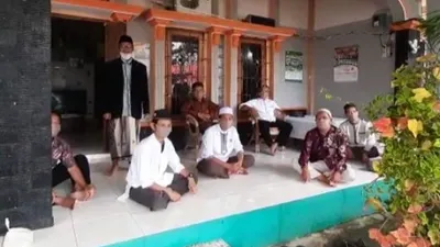 Sejumlah para calon jemaah haji asal Kampung Cimawate, Desa Tarunajaya, Kecamatan Sukaraja yang gagal berangkat ke tanah suci tahun ini. (dok)