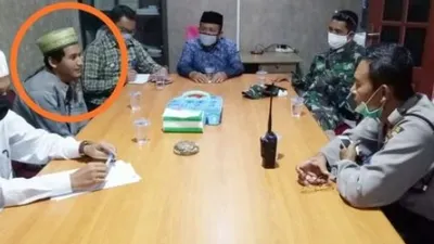 Muhammad Latif yang mengaku sebagai Imam Mahdi dimediasi pihak kepolisian dan para ulama. (istimewa)