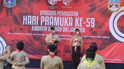 Gubernur Anies memberikan sambutan pada upacara pelaksanaan HUT Pramuka. (sumber: beritajakarta.id)