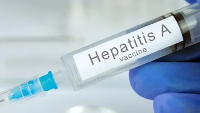 Wabah Hepatitis A yang terjadi di Kota Depok, Jawa Barat diduga bersumber dari makanan atau minuman yang tercemar serta alat makan yang tidak bersih.  (CNNIndonesia/Istockphoto)