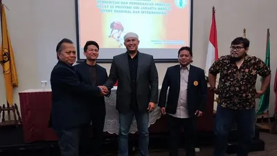 (ki-ka): Tubagus Adhi, H. Heru Pujihartono (peci putih), dan Gian Fernando Pardamean Sitorus usai Musyawarah Provinsi Persatuan Gulat Seluruh Indonesia (PGSI) DKI Jakarta di Hotel Cipta, Jakarta Selatan, Kamis (27/2/2020)