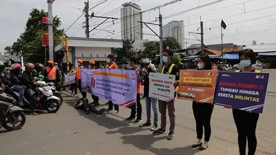PT KAI Daop 1 Jakarta gelar sosialisasi keselamatan di perlintasan sebidang di Stasiun Kebayoran, Jakarta Selatan/dok: Humas PT KAI Daop 1 Jakarta