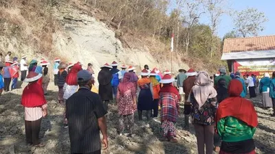 Sejumlah pemulung dan napi teroris ikuti upacara bendera 17 Agustus di TPST Piyungan, Senin (17/8/2020). [Kontributor / Julianto]