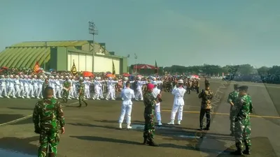 Sebanyak 6.806 personel terdiri dari Lambang-Lambang Kesatuan 60 personel, Brigade Upacara I/Gabungan sebanyak 980 personel meliputi drum band Taruna Akademi TNI, Batalyon Upacara Pamen, dan Batalyon Upacara Pama dikerahkan untuk upacara peringatan HUT Ke-74 TNI di Halim Perdana Kusuma/Ayojakarta.com