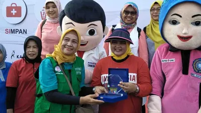 Ketua Pengurus Ca bang Ikatan Apoteker Indonesia (IAI) Cabang Kota Administrasi Jakarta Barat Dra Etty Soehartini Mkes (Ayojakarta.com/Aprilia Rahapit)
