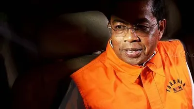 Mantan Menteri Sosial Idrus Marham saat masih menjadi terdakwa kasuskorupsi PLTU Riau. [Suara.com/Muhaimin A Untung]