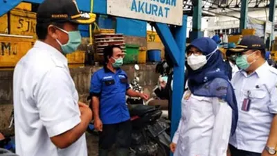Dinas KPKP DKI saat menyambangi pasar ikan Muara Angke, Jakarta Utara/dok: beritajakarta.id