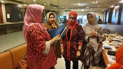 Indah Kirana (kiri) dan para Pengurus Pusat IKWI 2019-2024/Dok. IKWI