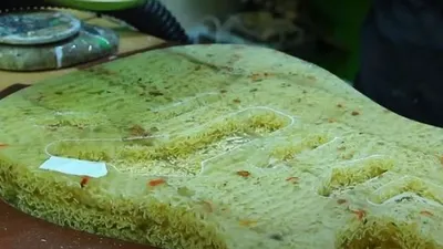 Gitar listrik dari mi ramen (YouTube ArtMayer)