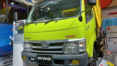 Ilustrasi truk Hino. [Suara.com/Manuel Jeghesta Nainggolan]