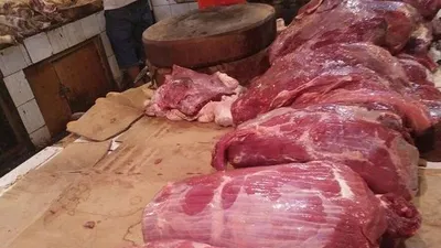 Ilustrasi penjualan daging di pasar tradisional (detik.com/Yulida Medistiara)