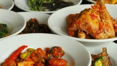 Padang Sederhana Jakarta dan Bandung Beri Nasi Bungkus Gratis ke Ojol