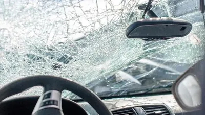 Tabrak Alat Berat, Mobil Anggota Polsek Setiabudi Dirusak Massa di Pasar Minggu