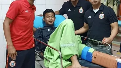 Bruno Matos menjenguk Muhammad Natshir di Rumah Sakit. (instagram)