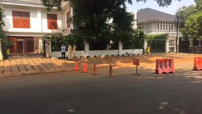 Suasana sekitar rumah Prabowo Subianto di Jakarta Selatan. (ayojakarta.com/Istihanah Soejoethi)