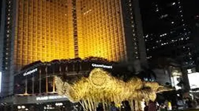 Seni instalasi bambu getah getih di bundaran HI kini sudah dibongkar karena sudah rapuh dan takut membahayakan warga. (Istimewa)